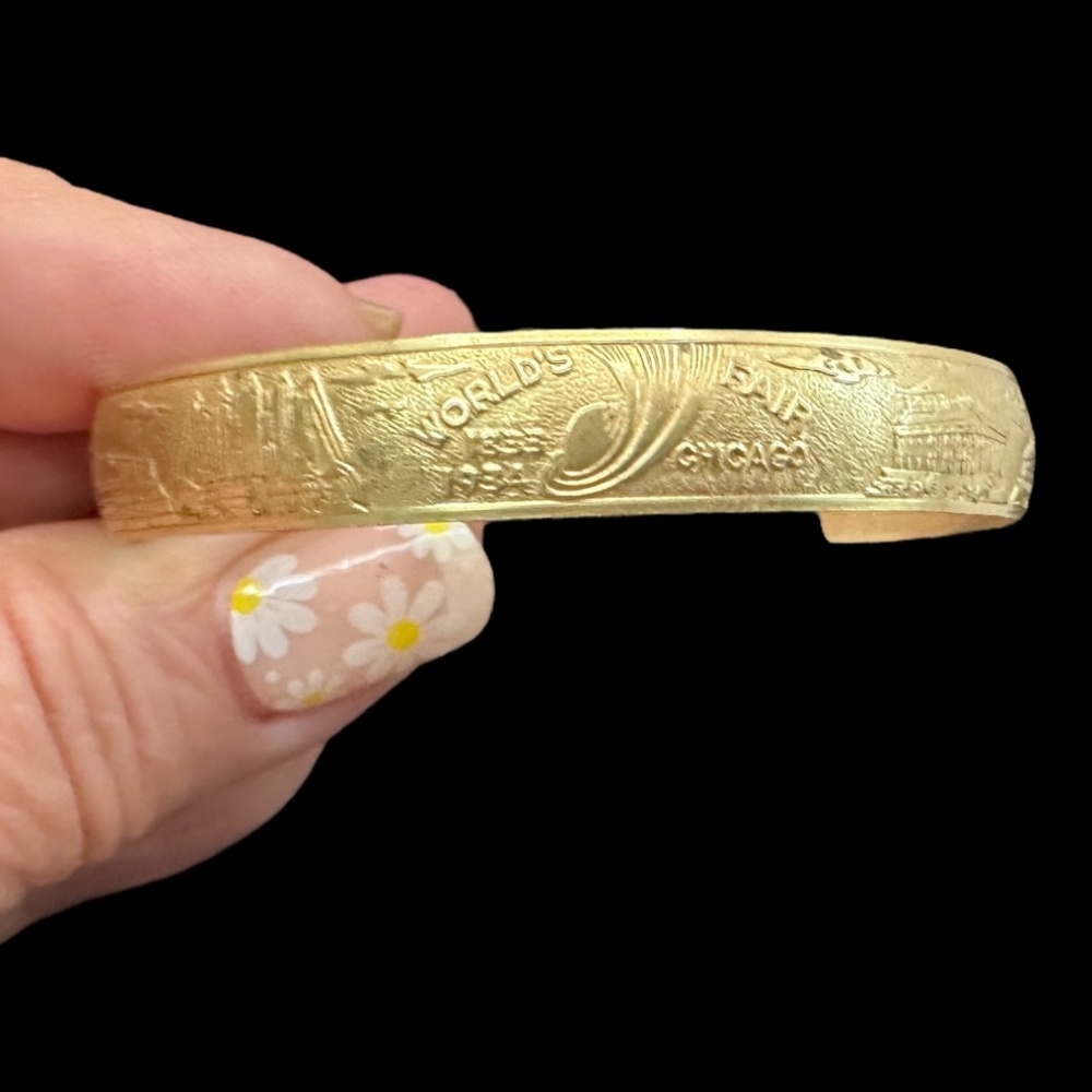 Vintage1933-34 CHICAGO WORLDS FAIR Cuff Bracelet 1/2" Wide, Gold Tone Plating